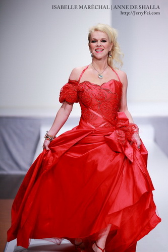 The Heart Truth Fashion Show 2012 - Model: Isabelle Maréchal, Designer: Anne De Shalla