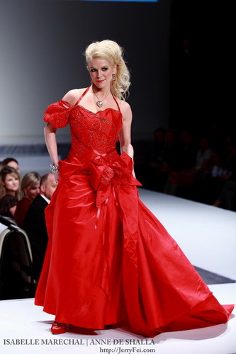 The Heart Truth Fashion Show 2012 - Model: Isabelle Maréchal, Designer: Anne De Shalla