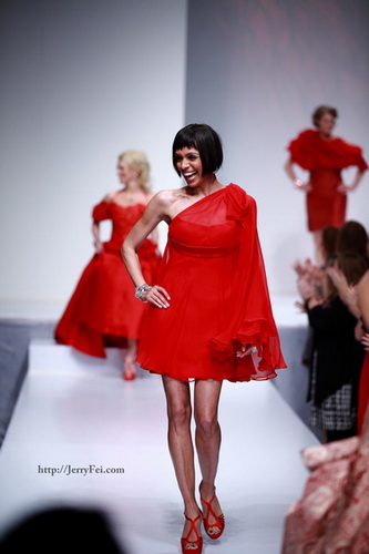 The Heart Truth Fashion Show 2012 - Finale