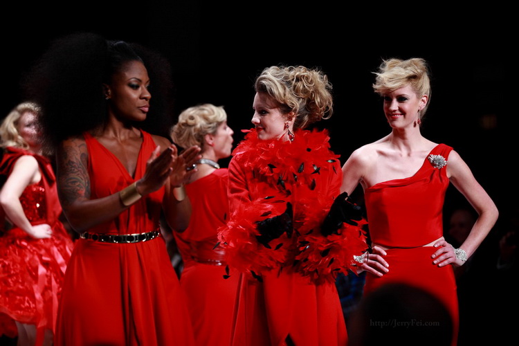 The Heart Truth Fashion Show 2012 - Finale